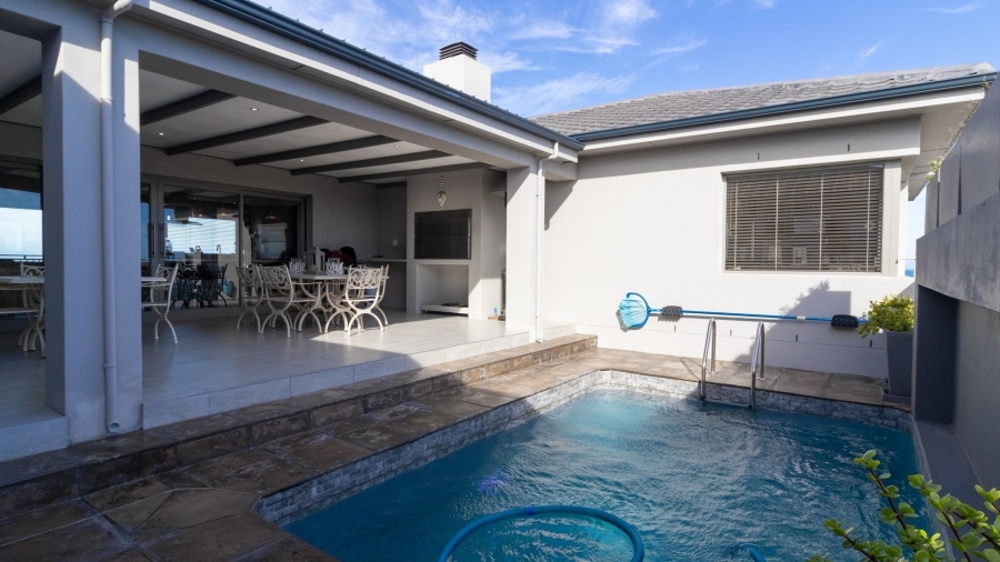 6 Bedroom Property for Sale in Kleinbaai Western Cape